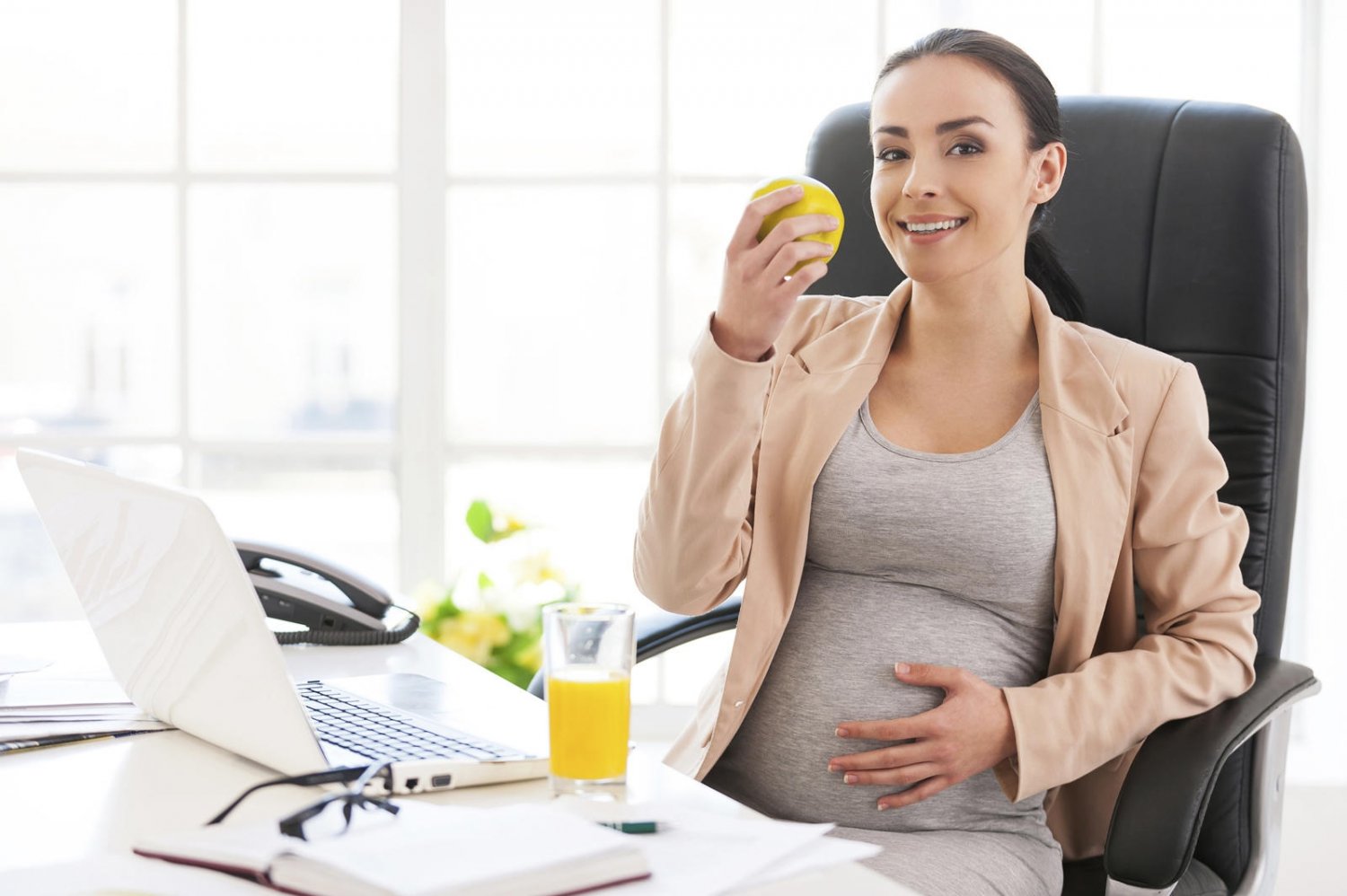 До какого срока может работать беременная сотрудница?