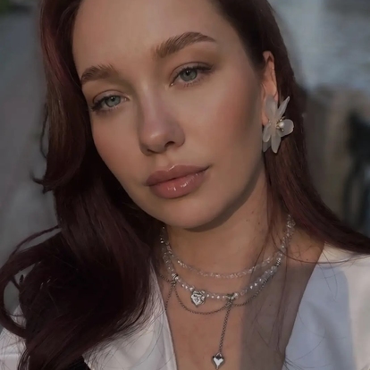 Елена Новакова